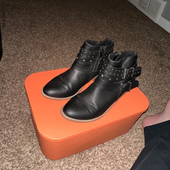 Rocket Dog Ankle Boot Black Women’s 8 Studs Zipper Belted Buckles Worn Twice - Picture 10 of 14